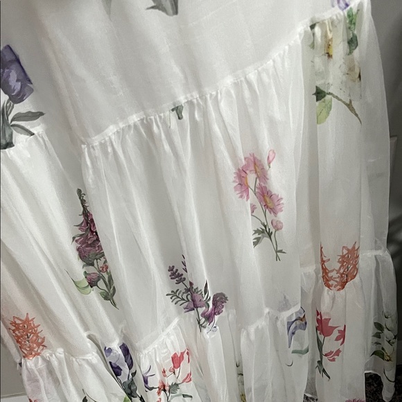 Chicwish White Floral Maxi Dress - Picture 5 of 5